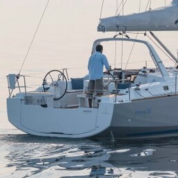 sailing yacht Oceanis 38 Moin