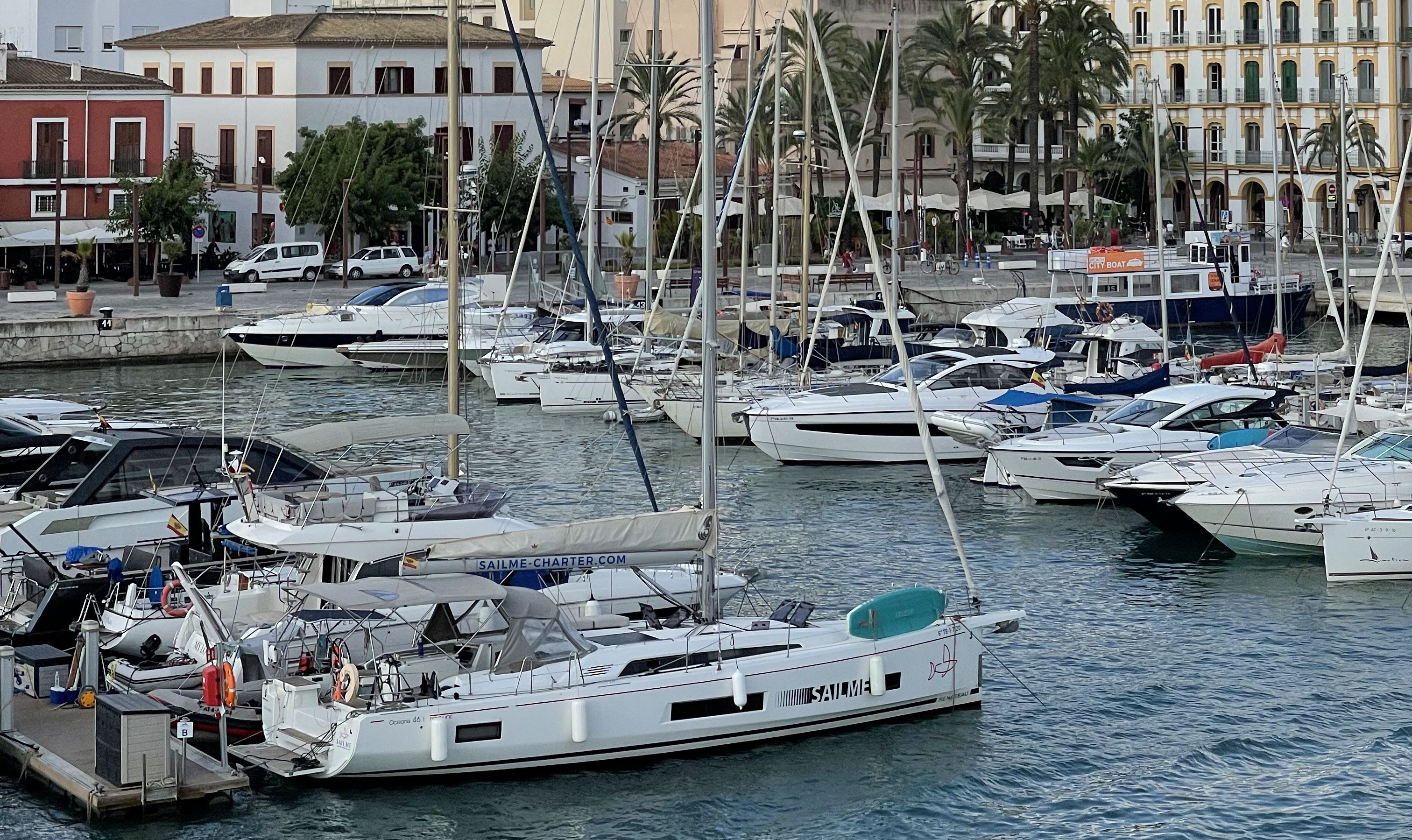 Sailing boat