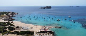Navegar en Ibiza: Los 10 mejores lugares idílicos para fondear