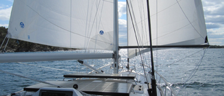 Ajuste de vela para navegar a favor del viento